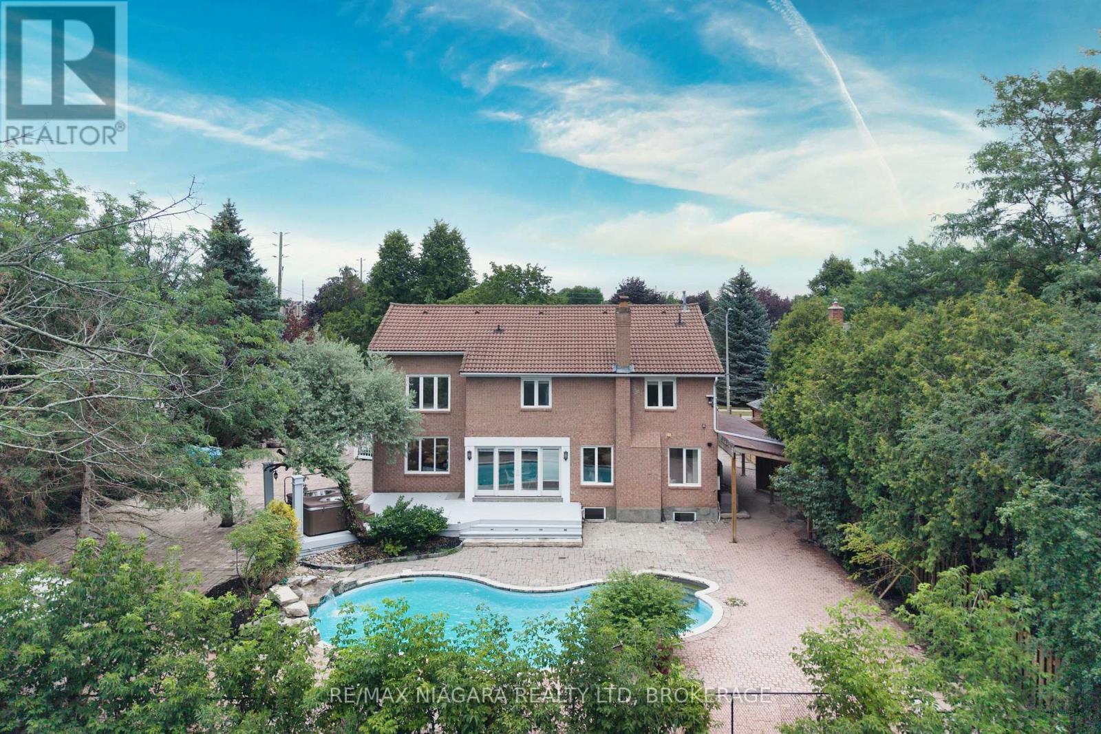 2 Aitken Circle, Markham (Unionville), ON - Outdoor With In Ground Pool