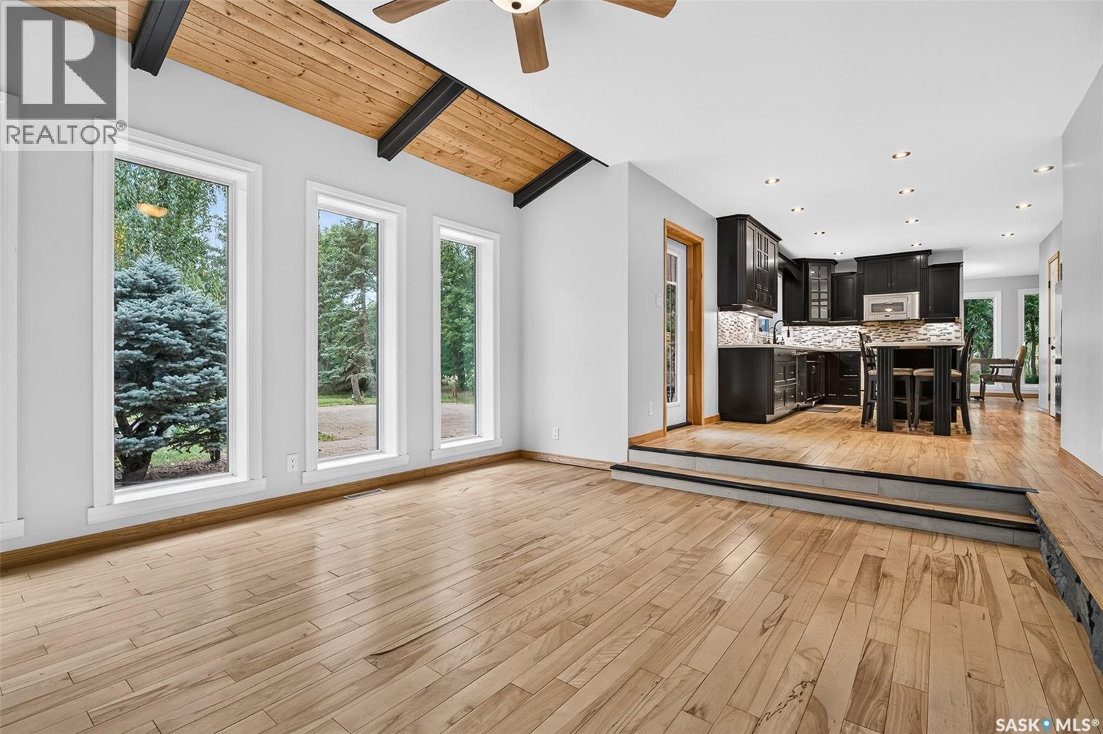 Campbell Acreage, Caron Rm No. 162, SK - Indoor