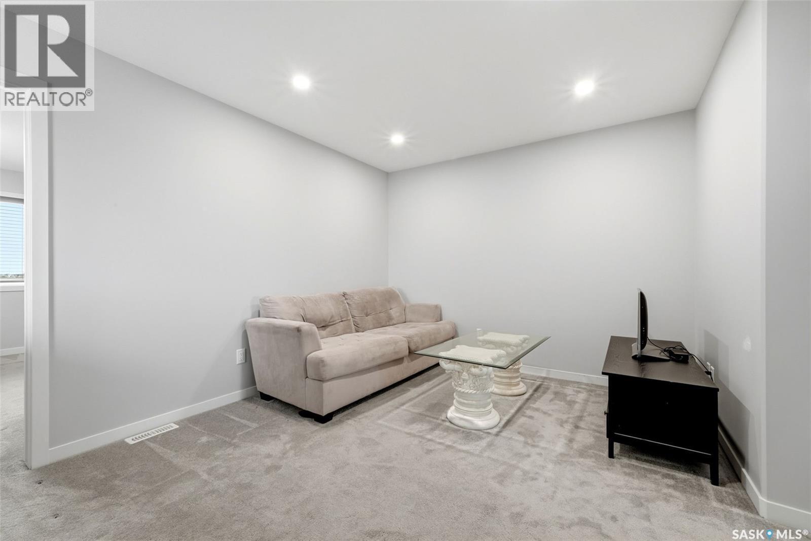 3886 Gee Crescent, Regina, SK - Indoor