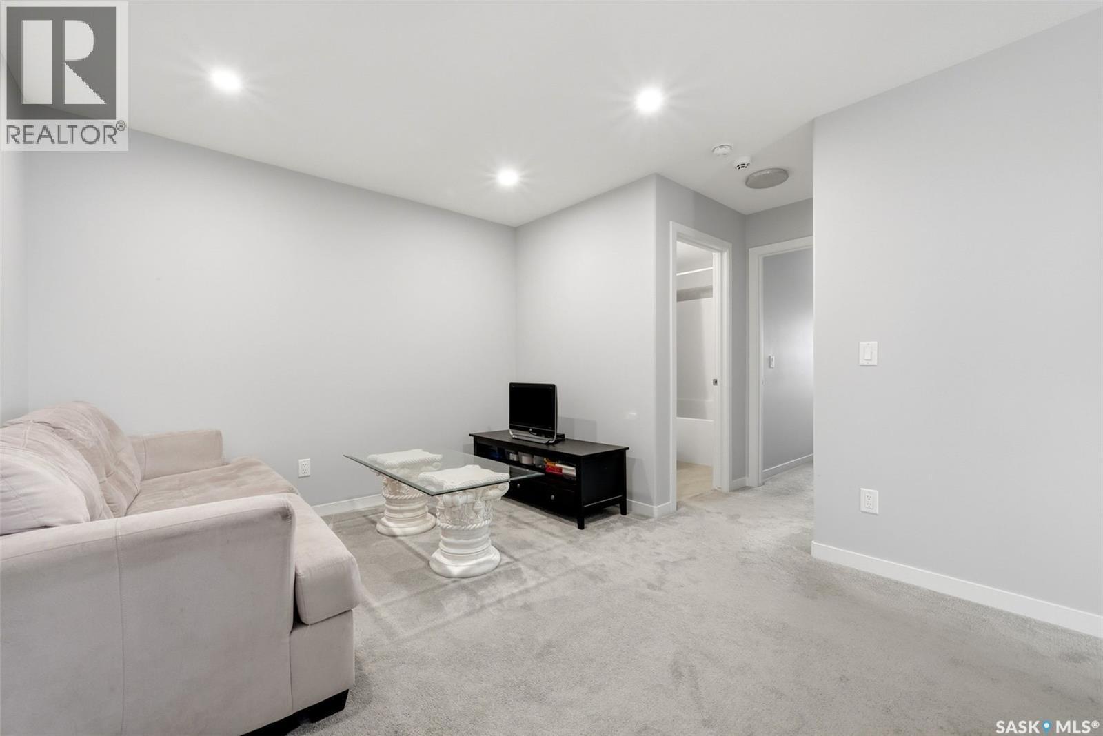 3886 Gee Crescent, Regina, SK - Indoor
