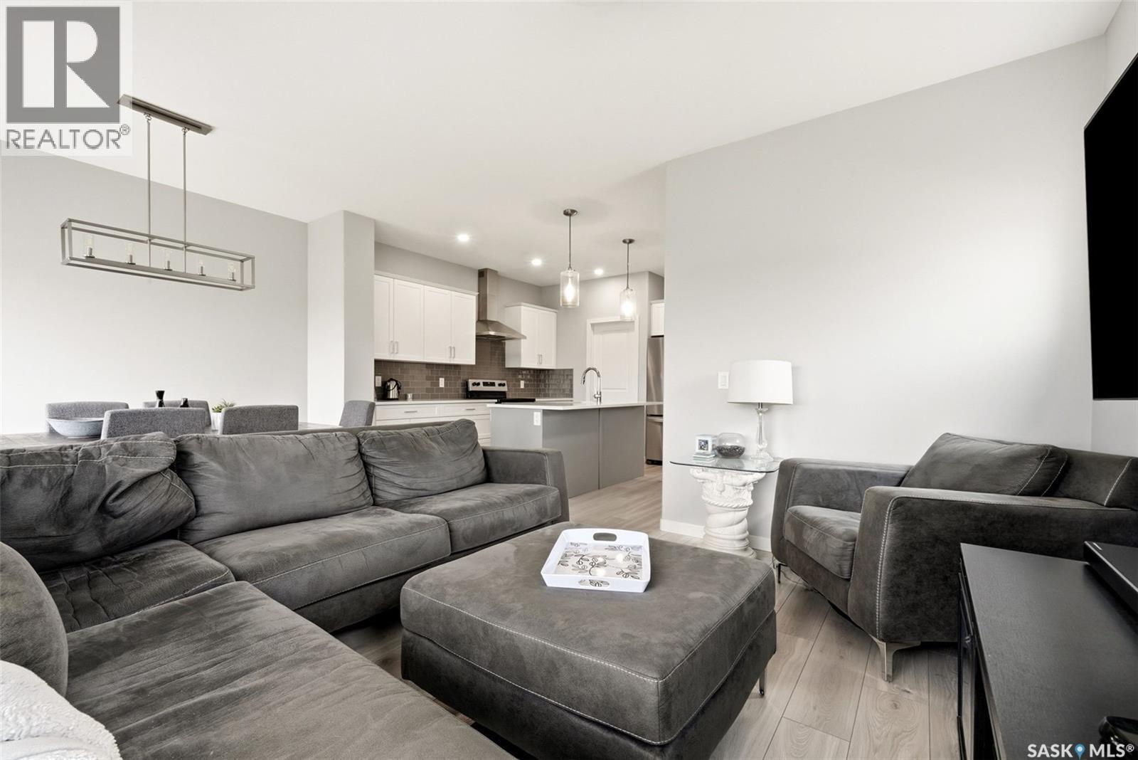 3886 Gee Crescent, Regina, SK - Indoor Photo Showing Living Room
