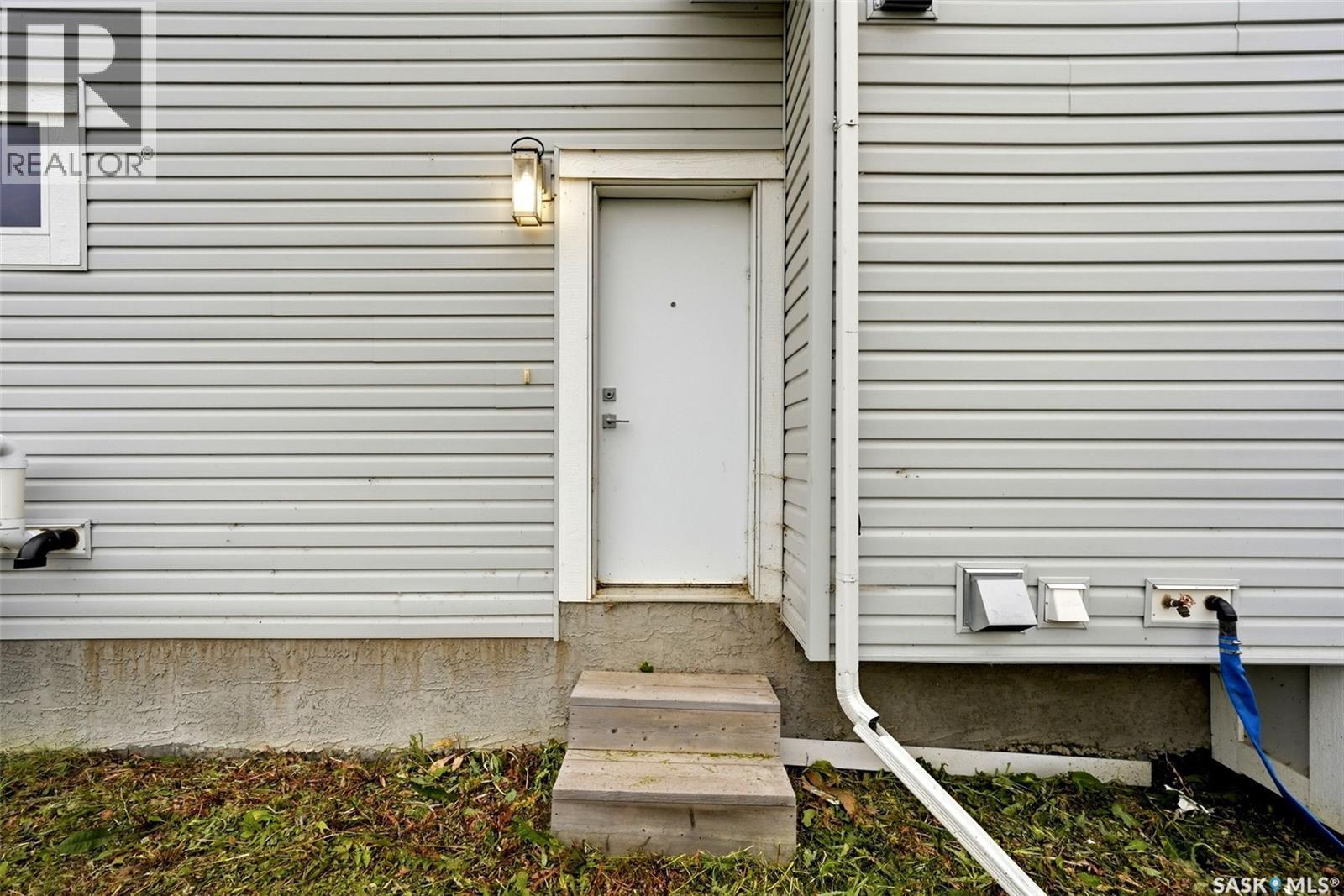 3886 Gee Crescent, Regina, SK - Outdoor With Exterior