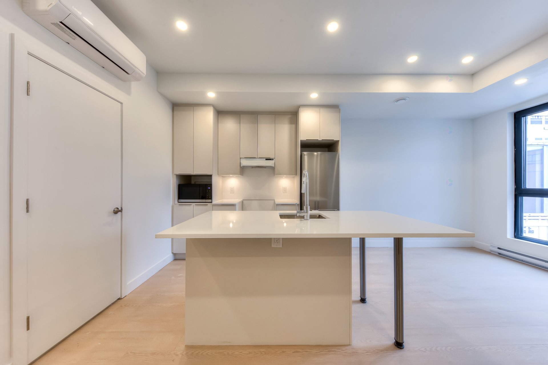Kitchen - 218-2630 Rue Notre-Dame O., Montréal (Le Sud-Ouest), QC - Indoor Photo Showing Kitchen With Upgraded Kitchen