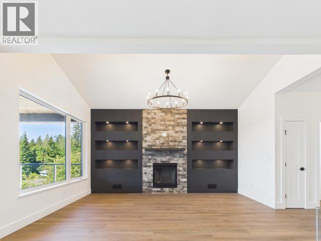 4839 Lesley Cres, Powell River, BC - Indoor With Fireplace