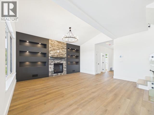 4839 Lesley Cres, Powell River, BC - Indoor With Fireplace