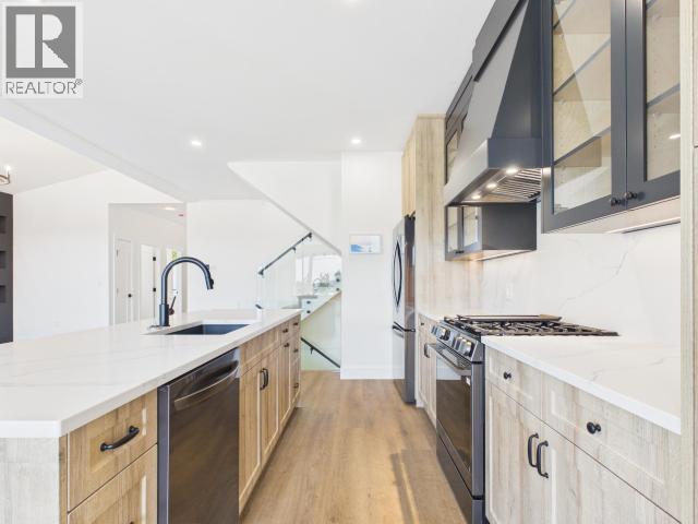 4839 Lesley Cres, Powell River, BC - Indoor Photo Showing Kitchen With Upgraded Kitchen