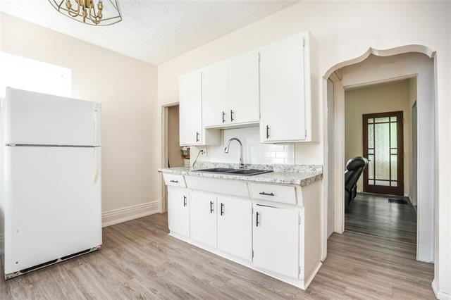 895 Alfred Ave, Winnipeg, MB - Indoor Photo Showing Kitchen