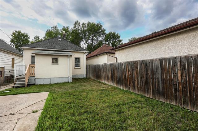 895 Alfred Ave, Winnipeg, MB - Outdoor With Exterior