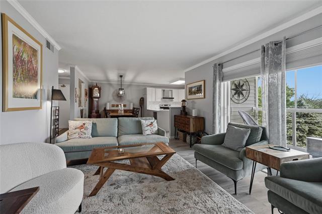 308-70 Dunkirk Dr, Winnipeg, MB - Indoor Photo Showing Living Room