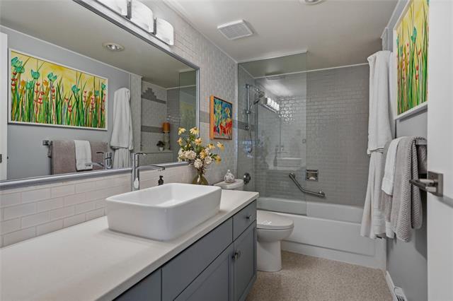 308-70 Dunkirk Dr, Winnipeg, MB - Indoor Photo Showing Bathroom