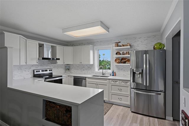 308-70 Dunkirk Dr, Winnipeg, MB - Indoor Photo Showing Kitchen With Upgraded Kitchen