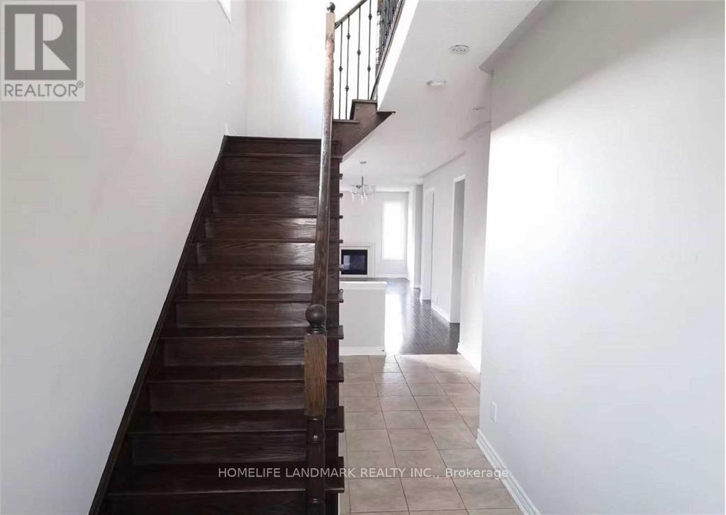 77 Reynolds Crescent, Aurora, ON - Indoor Photo Showing Other Room