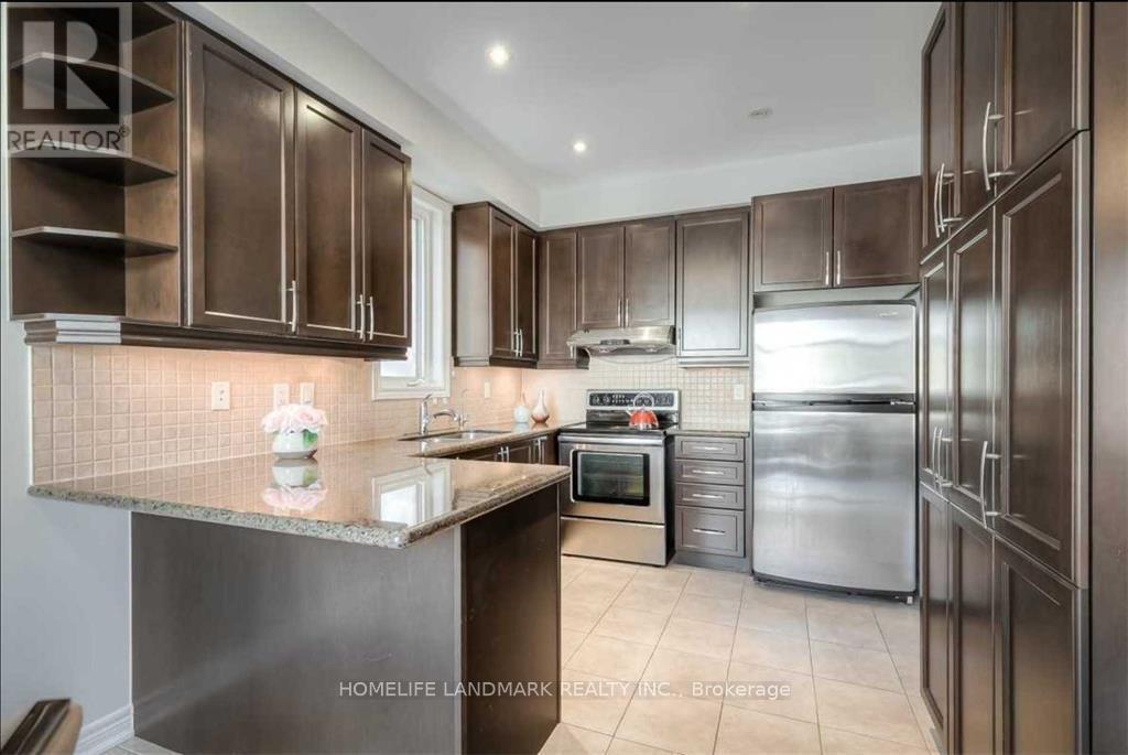 77 Reynolds Crescent, Aurora, ON - Indoor Photo Showing Kitchen With Upgraded Kitchen