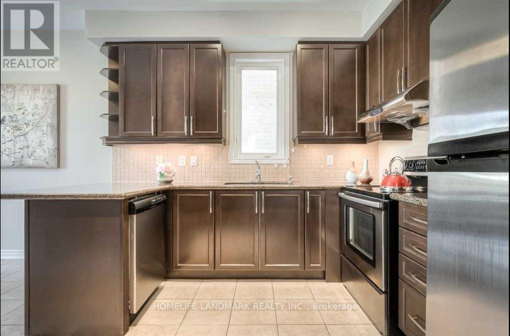 77 Reynolds Crescent, Aurora, ON - Indoor Photo Showing Kitchen With Upgraded Kitchen