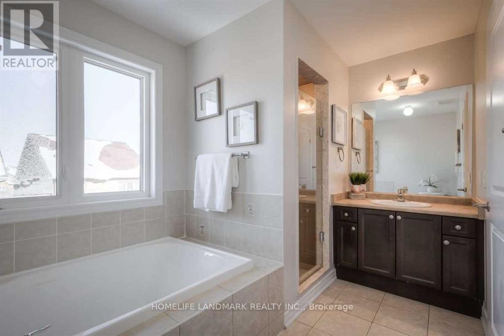 77 Reynolds Crescent, Aurora, ON - Indoor Photo Showing Bathroom