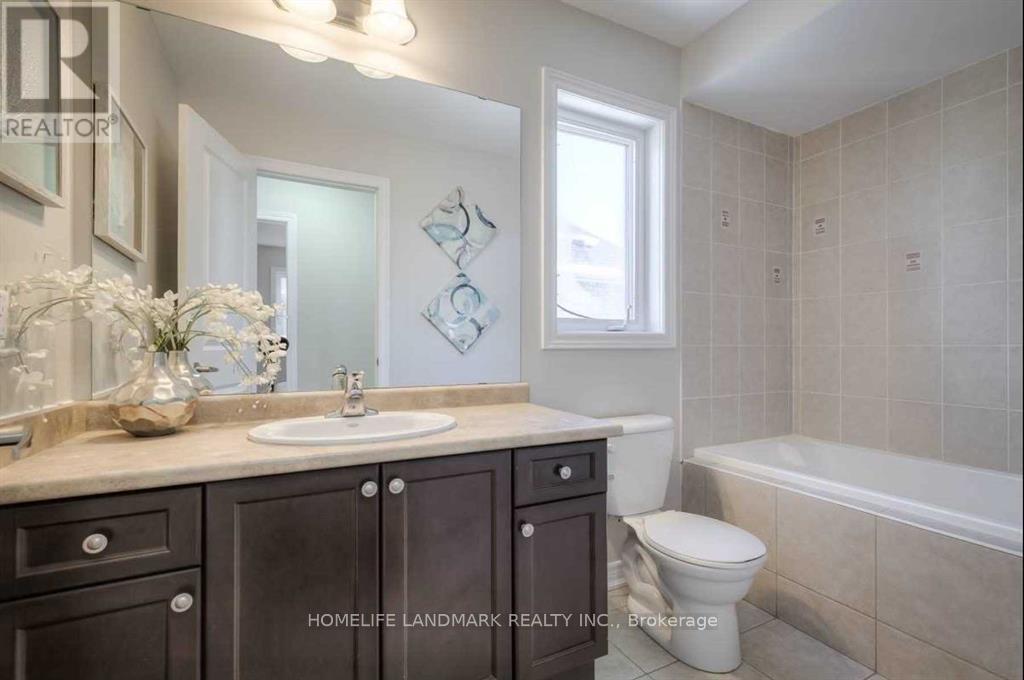 77 Reynolds Crescent, Aurora, ON - Indoor Photo Showing Bathroom