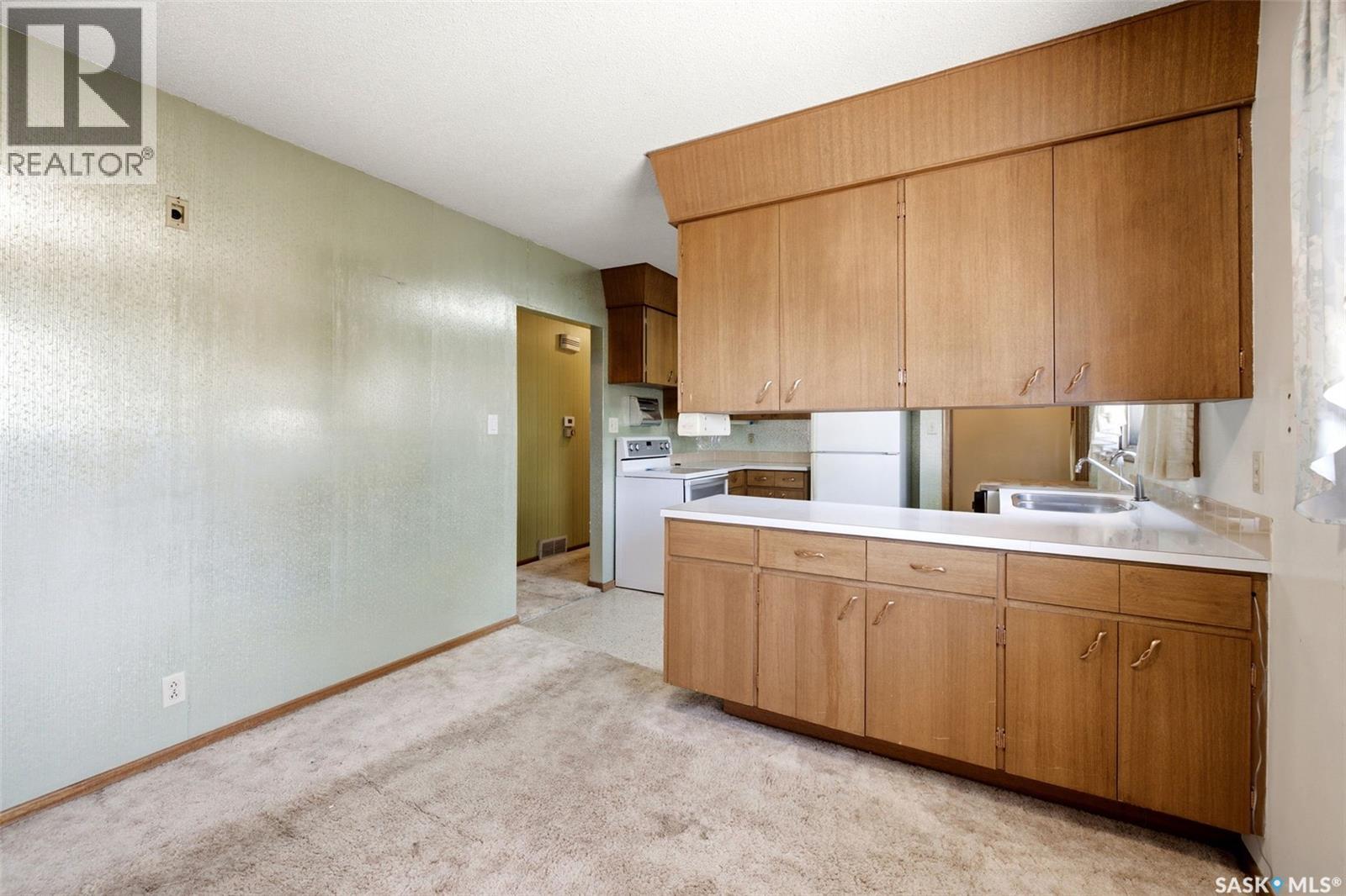 4023 Mcphail Avenue, Regina, SK - Indoor Photo Showing Kitchen