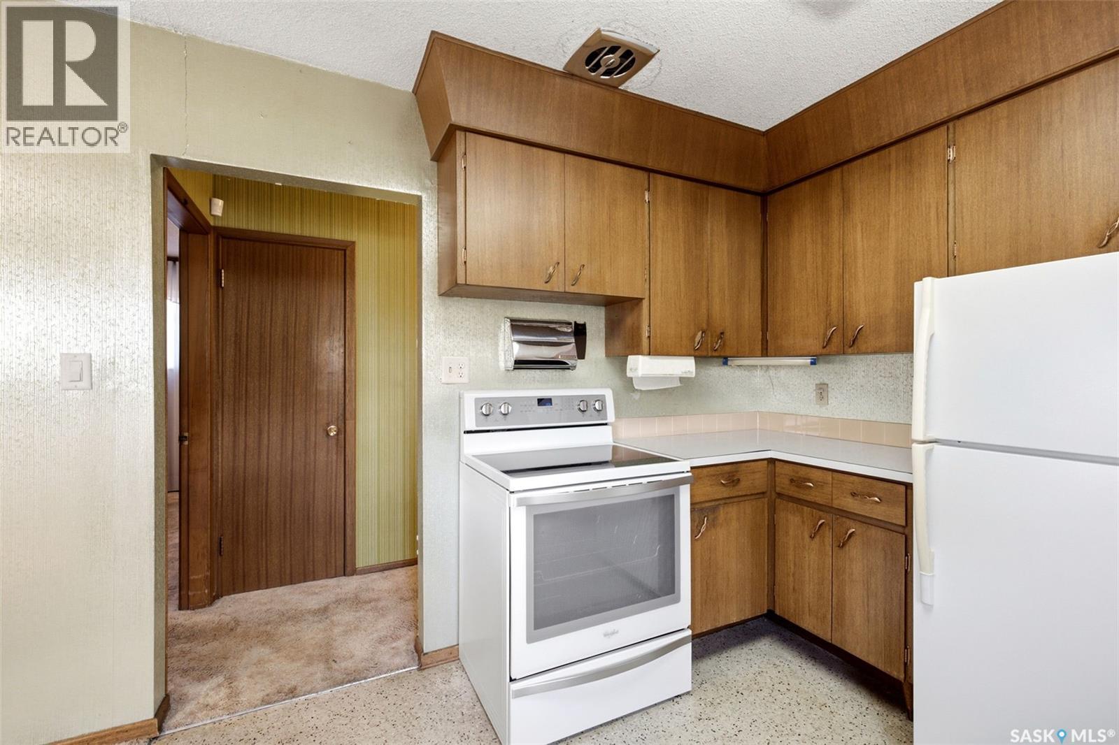 4023 Mcphail Avenue, Regina, SK - Indoor Photo Showing Kitchen
