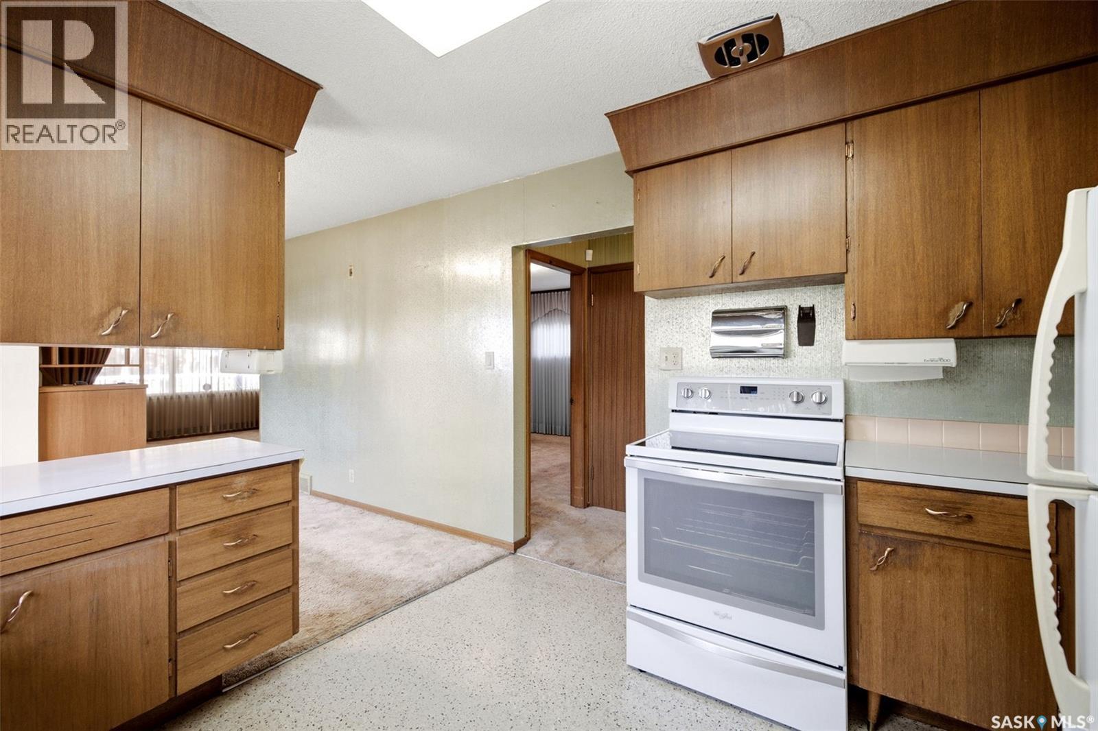4023 Mcphail Avenue, Regina, SK - Indoor Photo Showing Kitchen