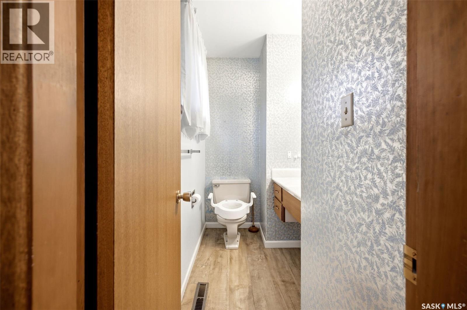4023 Mcphail Avenue, Regina, SK - Indoor Photo Showing Bathroom