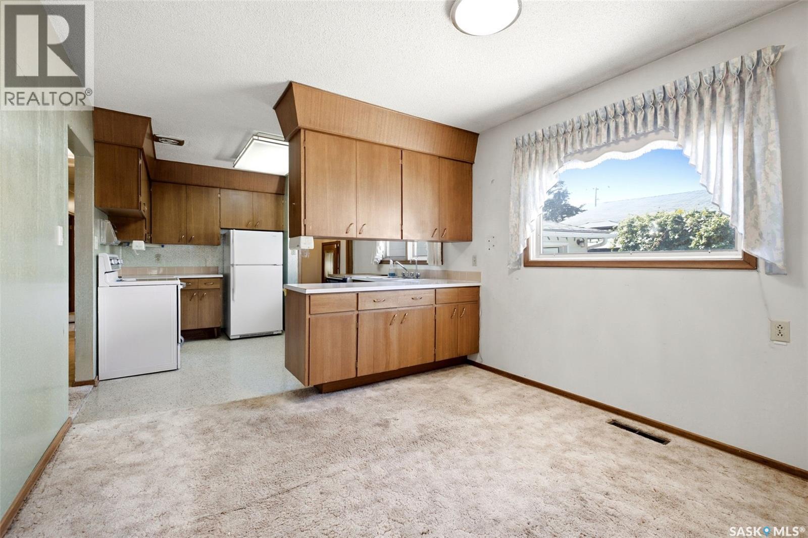 4023 Mcphail Avenue, Regina, SK - Indoor Photo Showing Kitchen