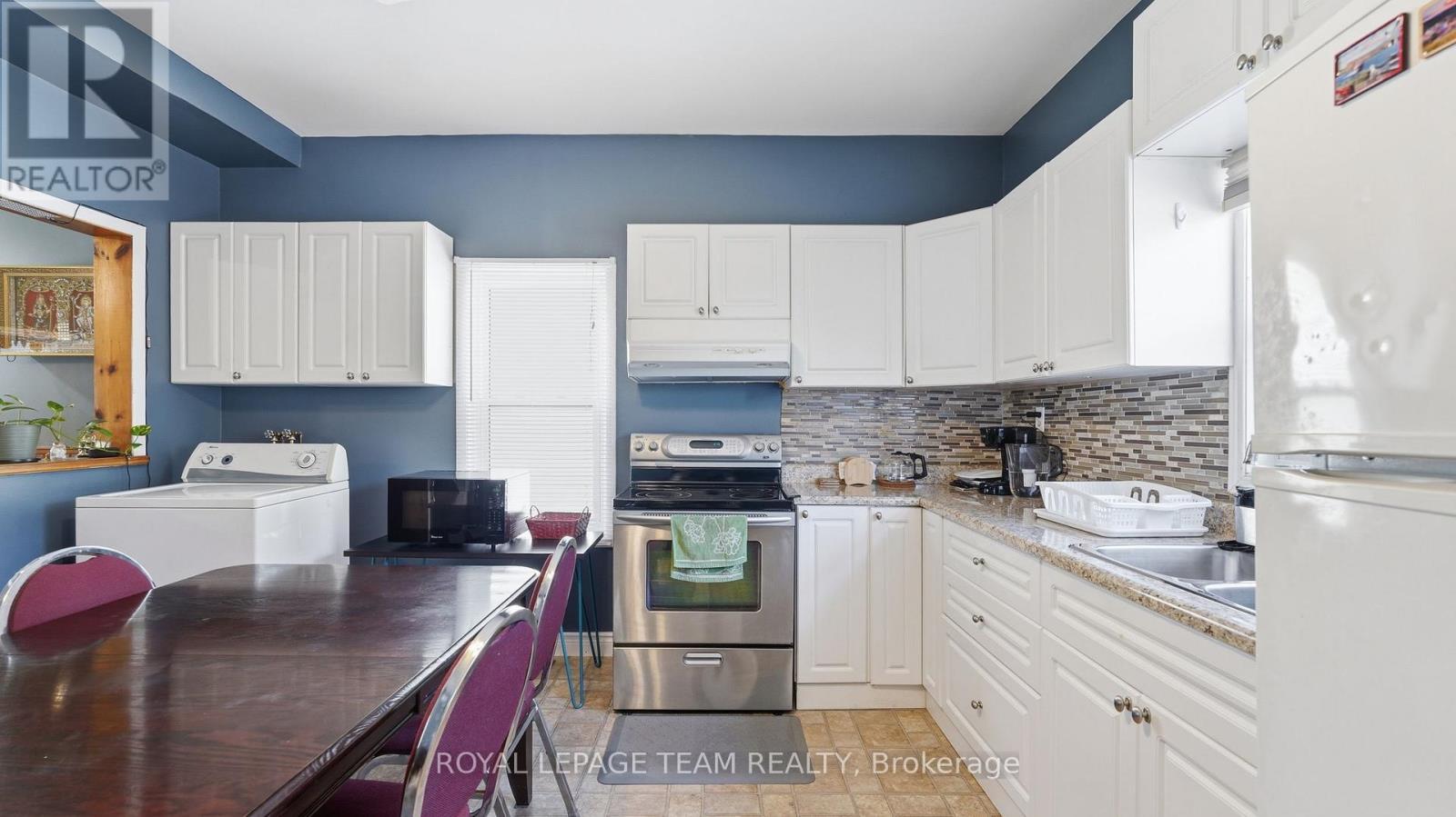 20 1/2 Lawrence Avenue, Cornwall, ON - Indoor Photo Showing Other Room