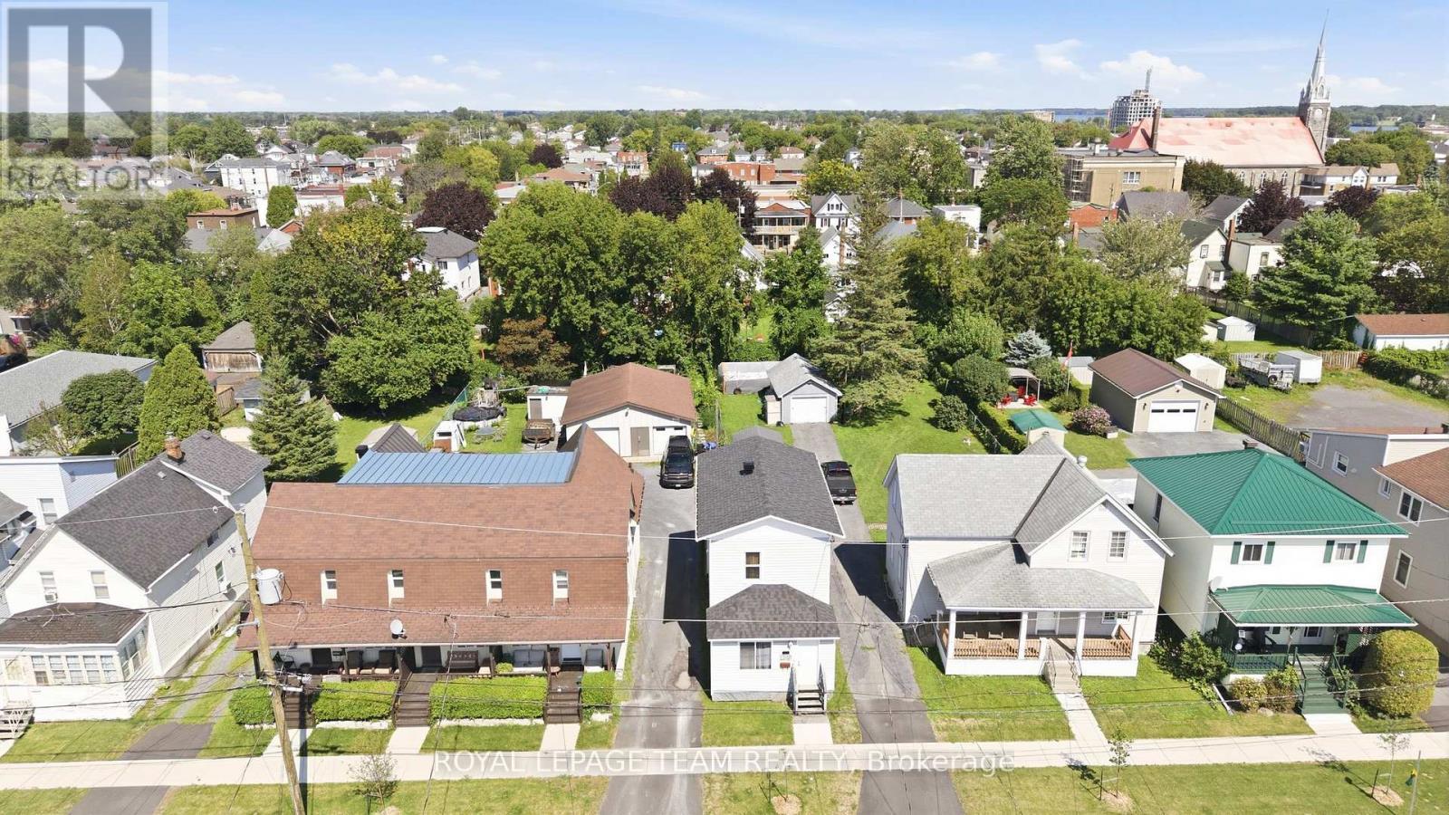 20 1/2 Lawrence Avenue, Cornwall, ON - Outdoor