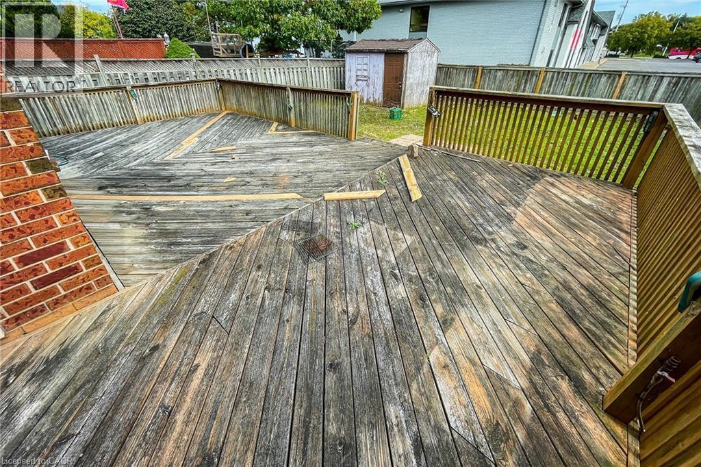 126 Fairington Crescent, Hamilton, ON - Outdoor With Deck Patio Veranda