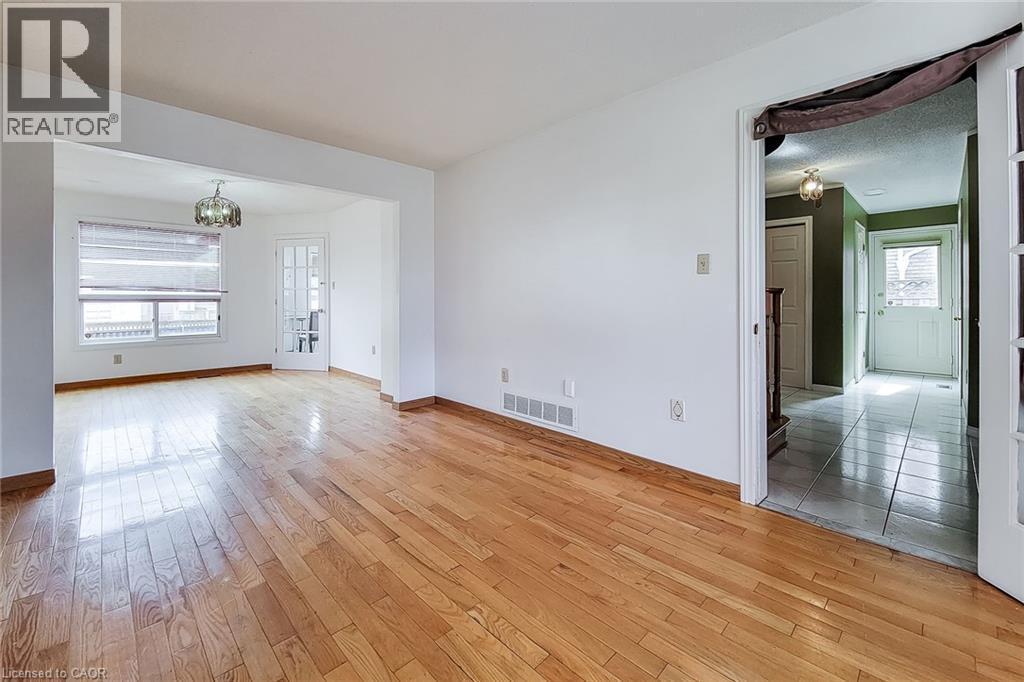 126 Fairington Crescent, Hamilton, ON - Indoor Photo Showing Other Room