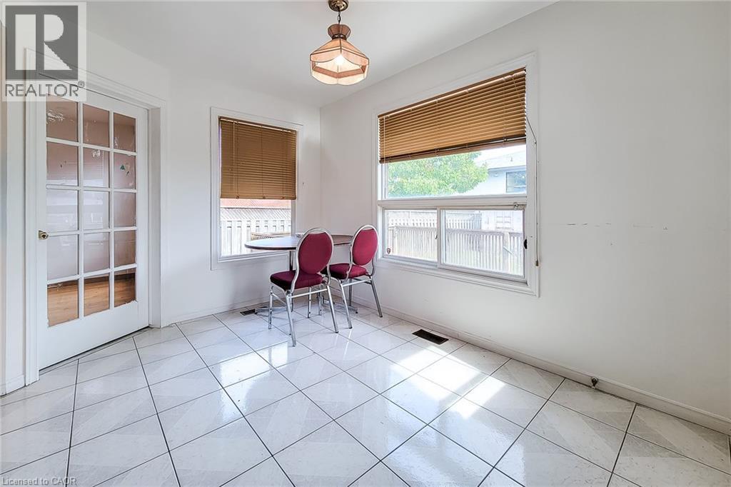 126 Fairington Crescent, Hamilton, ON - Indoor Photo Showing Other Room