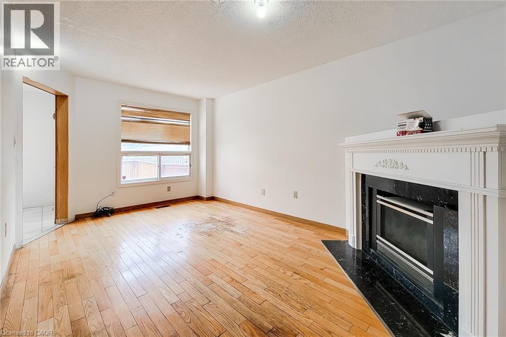 126 Fairington Crescent, Hamilton, ON - Indoor With Fireplace