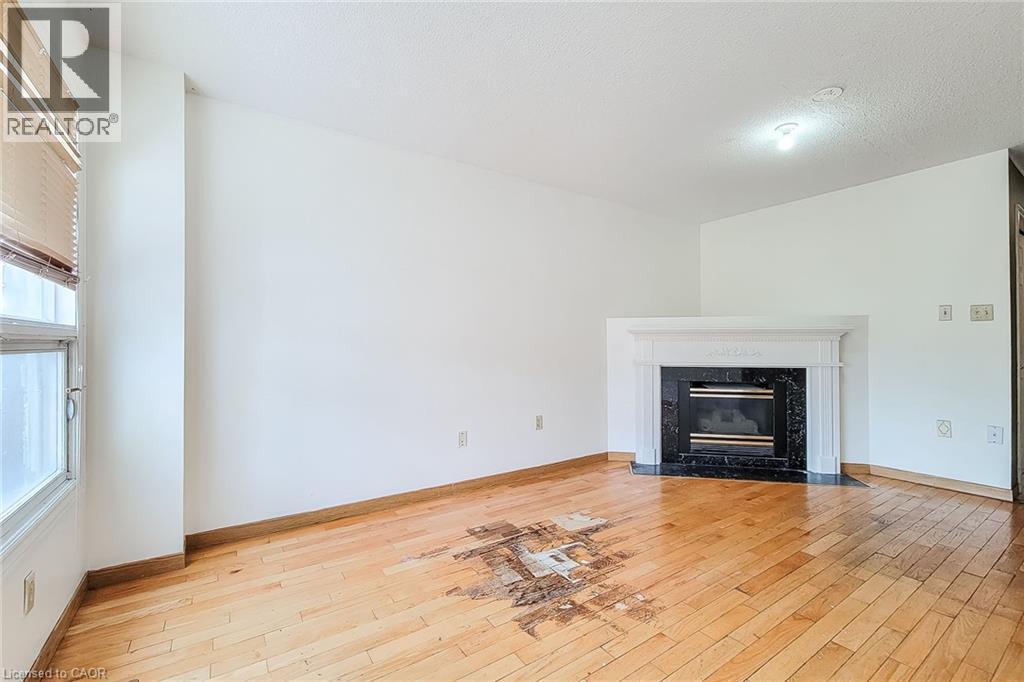 126 Fairington Crescent, Hamilton, ON - Indoor Photo Showing Living Room With Fireplace