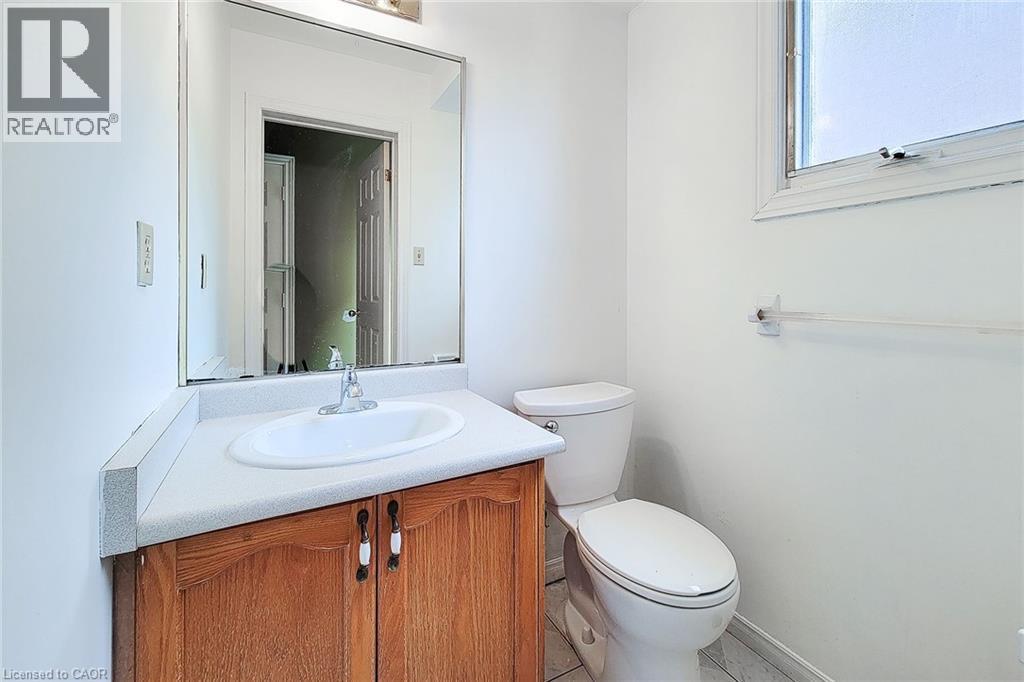 126 Fairington Crescent, Hamilton, ON - Indoor Photo Showing Bathroom