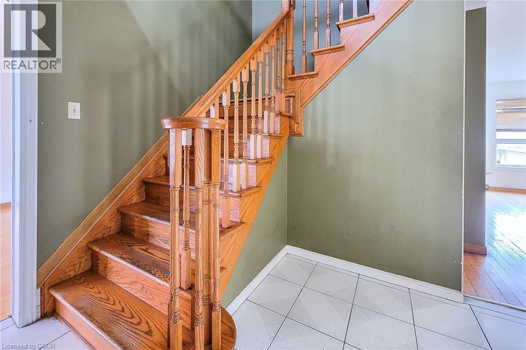 126 Fairington Crescent, Hamilton, ON - Indoor Photo Showing Other Room