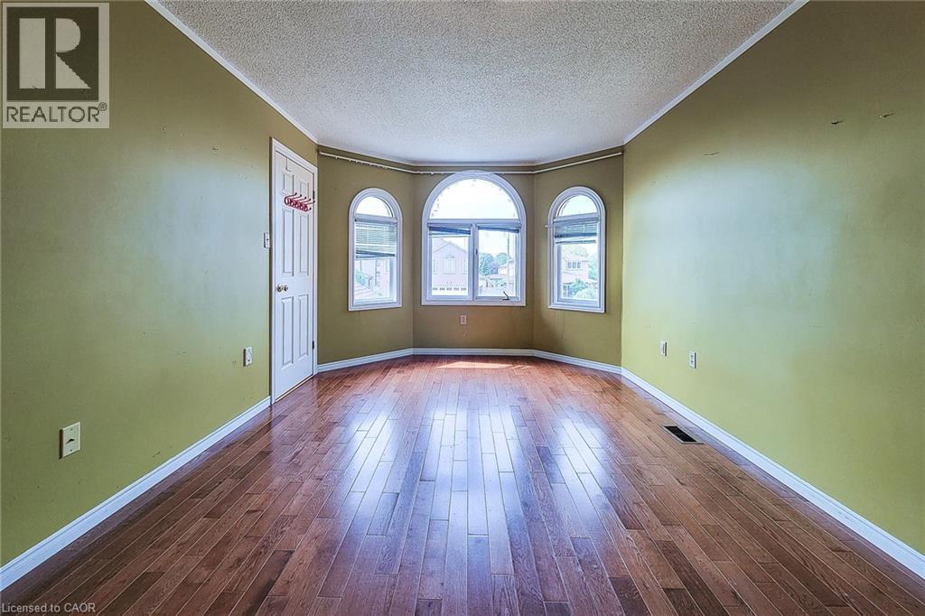 126 Fairington Crescent, Hamilton, ON - Indoor Photo Showing Other Room