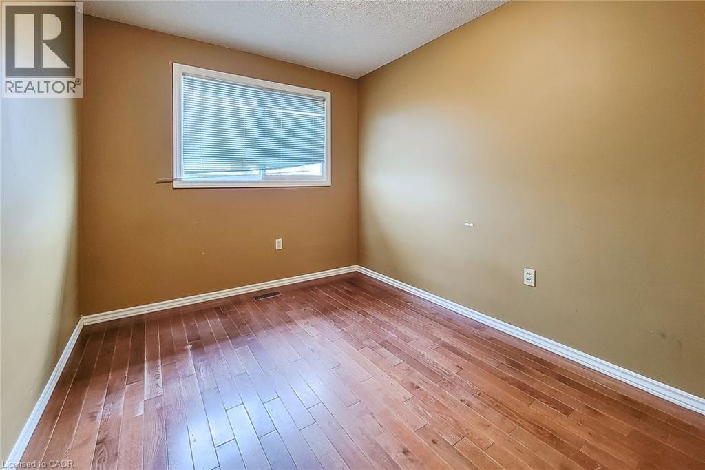 126 Fairington Crescent, Hamilton, ON - Indoor Photo Showing Other Room