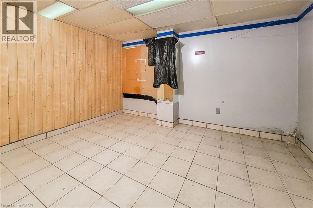 126 Fairington Crescent, Hamilton, ON - Indoor Photo Showing Other Room