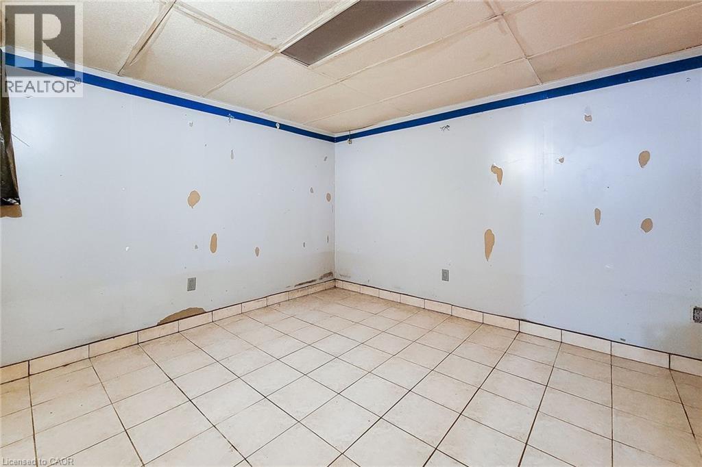 126 Fairington Crescent, Hamilton, ON - Indoor Photo Showing Other Room