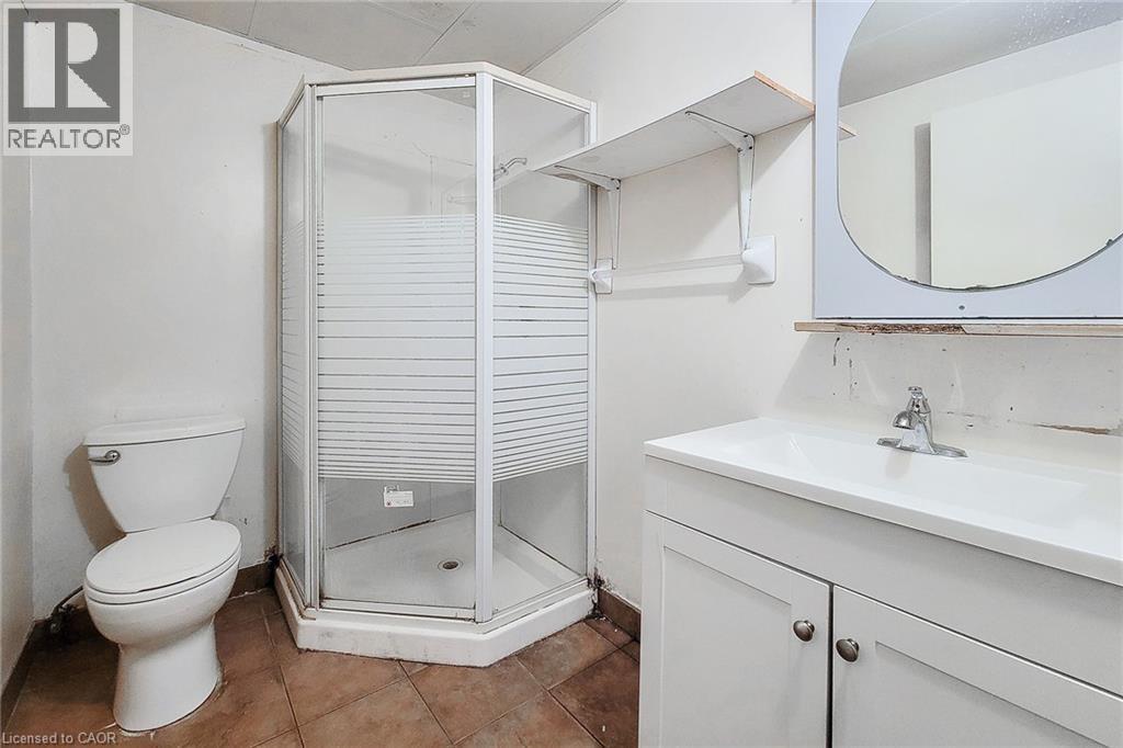 126 Fairington Crescent, Hamilton, ON - Indoor Photo Showing Bathroom