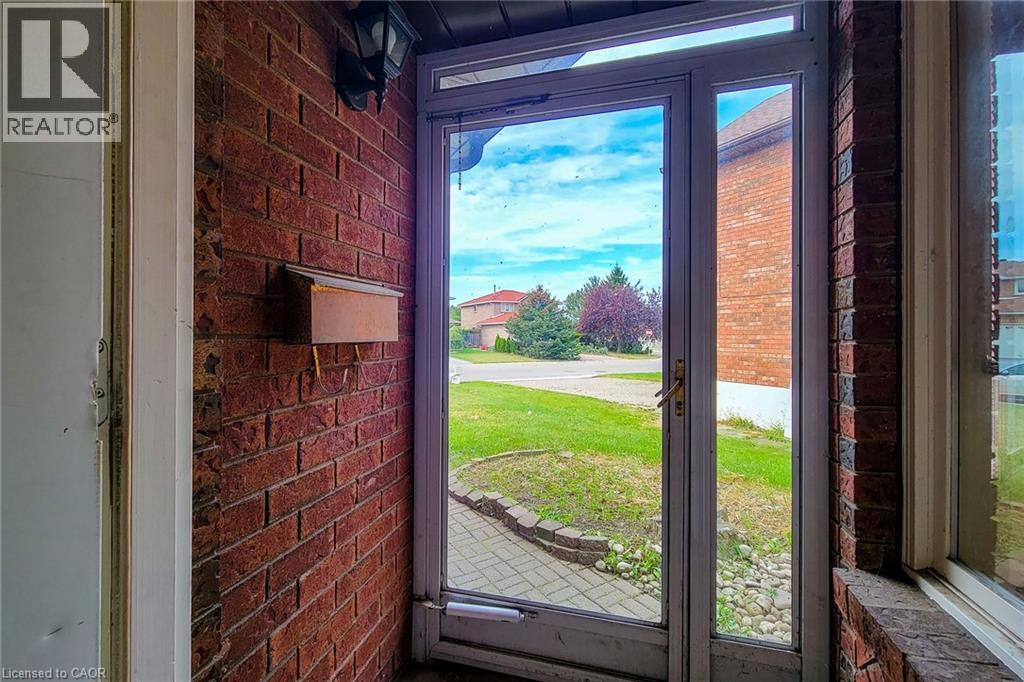 126 Fairington Crescent, Hamilton, ON - Indoor