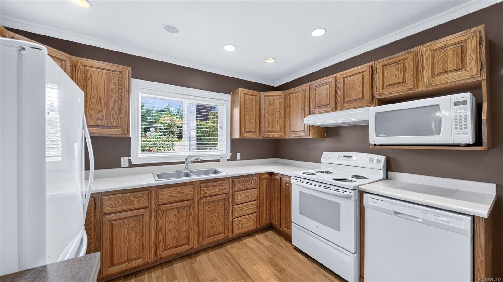 9 Camden Ave, View Royal, BC