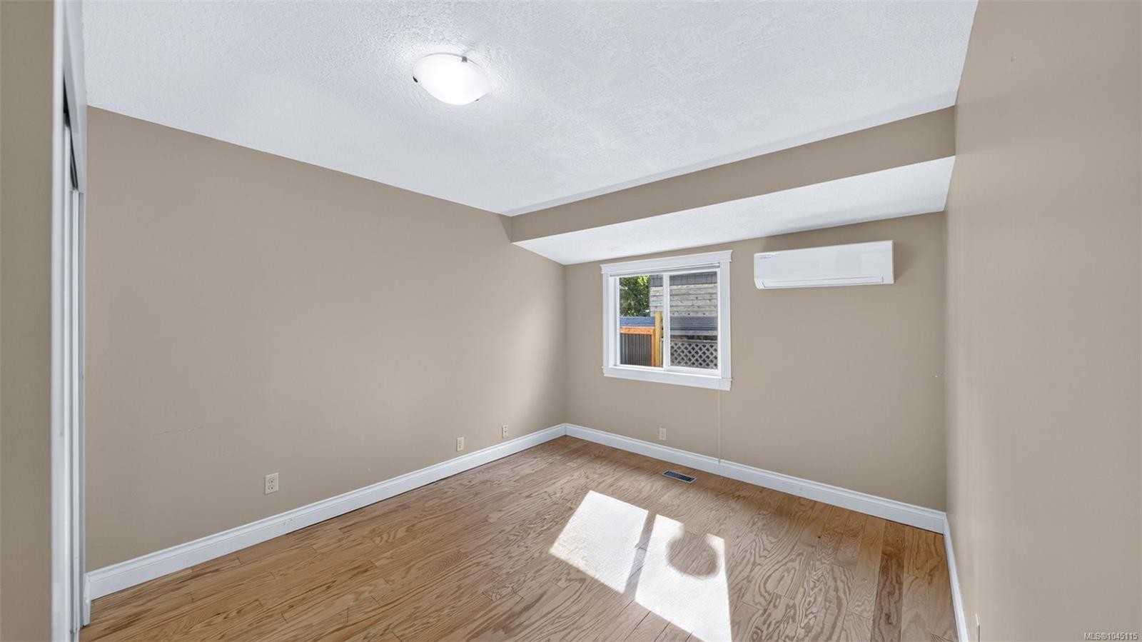 9 Camden Ave, View Royal, BC