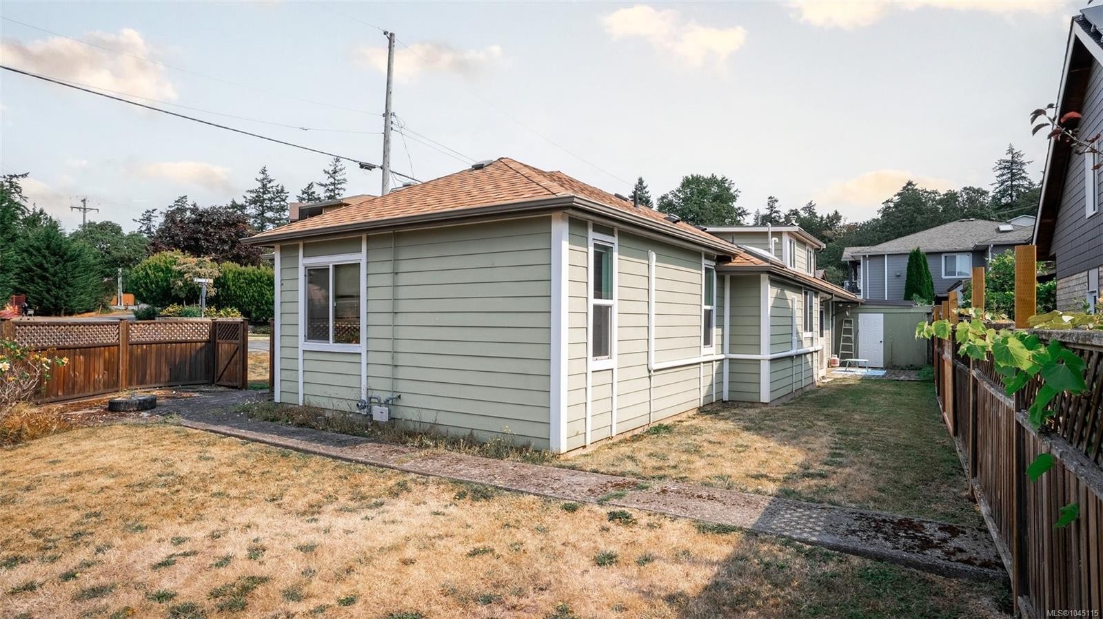 9 Camden Ave, View Royal, BC