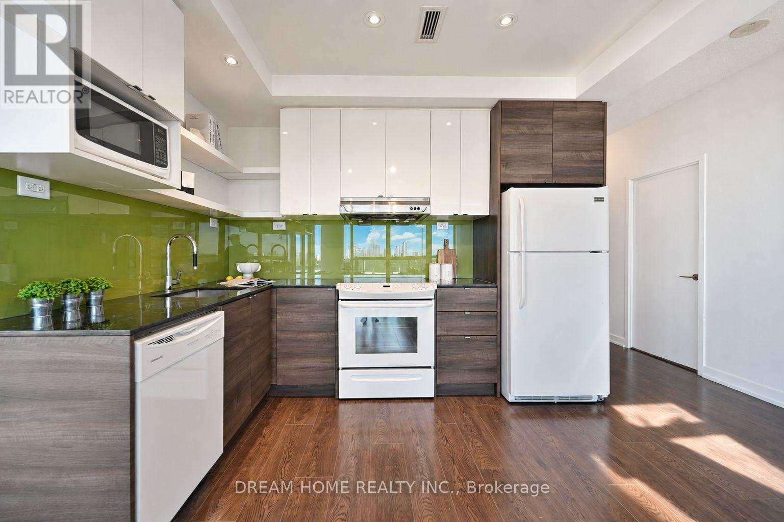 2608 - 121 Mcmahon Drive, Toronto, ON - Indoor Photo Showing Kitchen