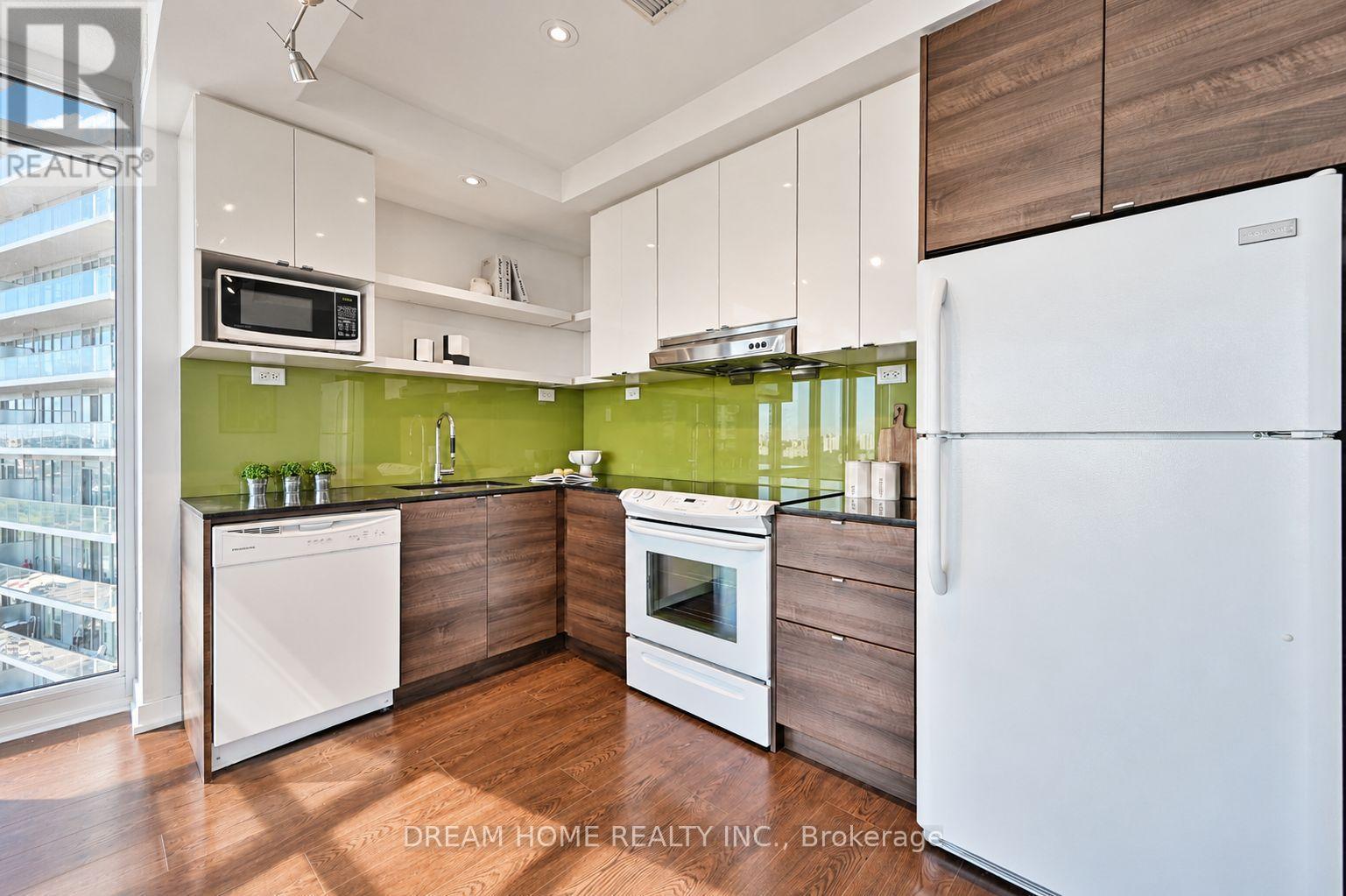 2608 - 121 Mcmahon Drive, Toronto, ON - Indoor Photo Showing Kitchen
