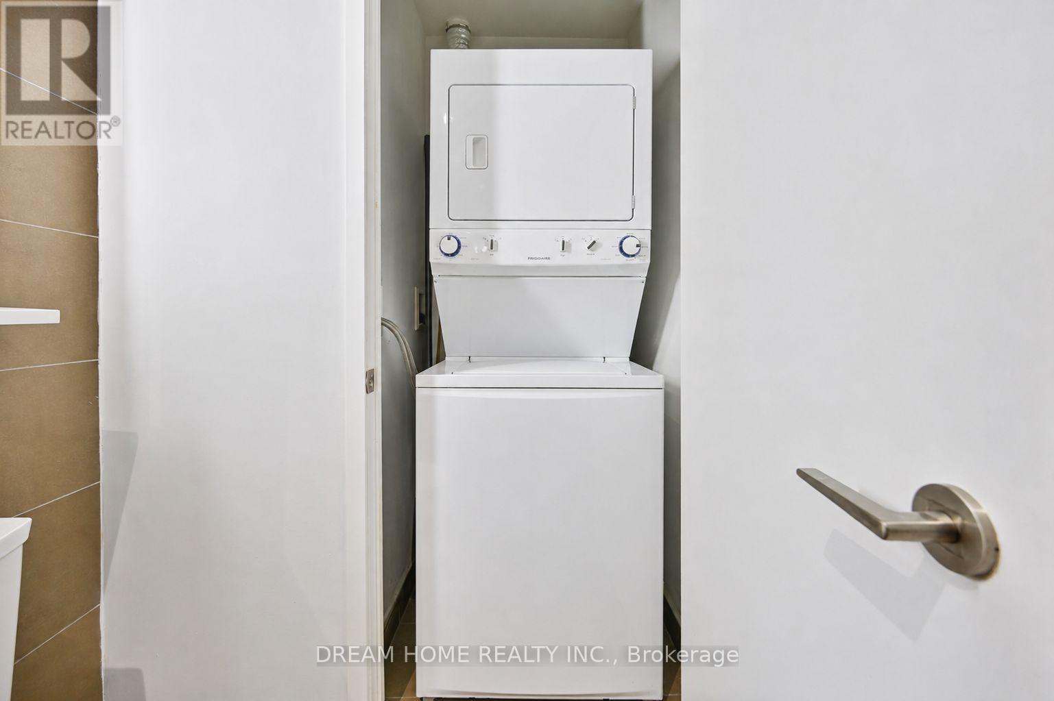 2608 - 121 Mcmahon Drive, Toronto, ON - Indoor Photo Showing Laundry Room