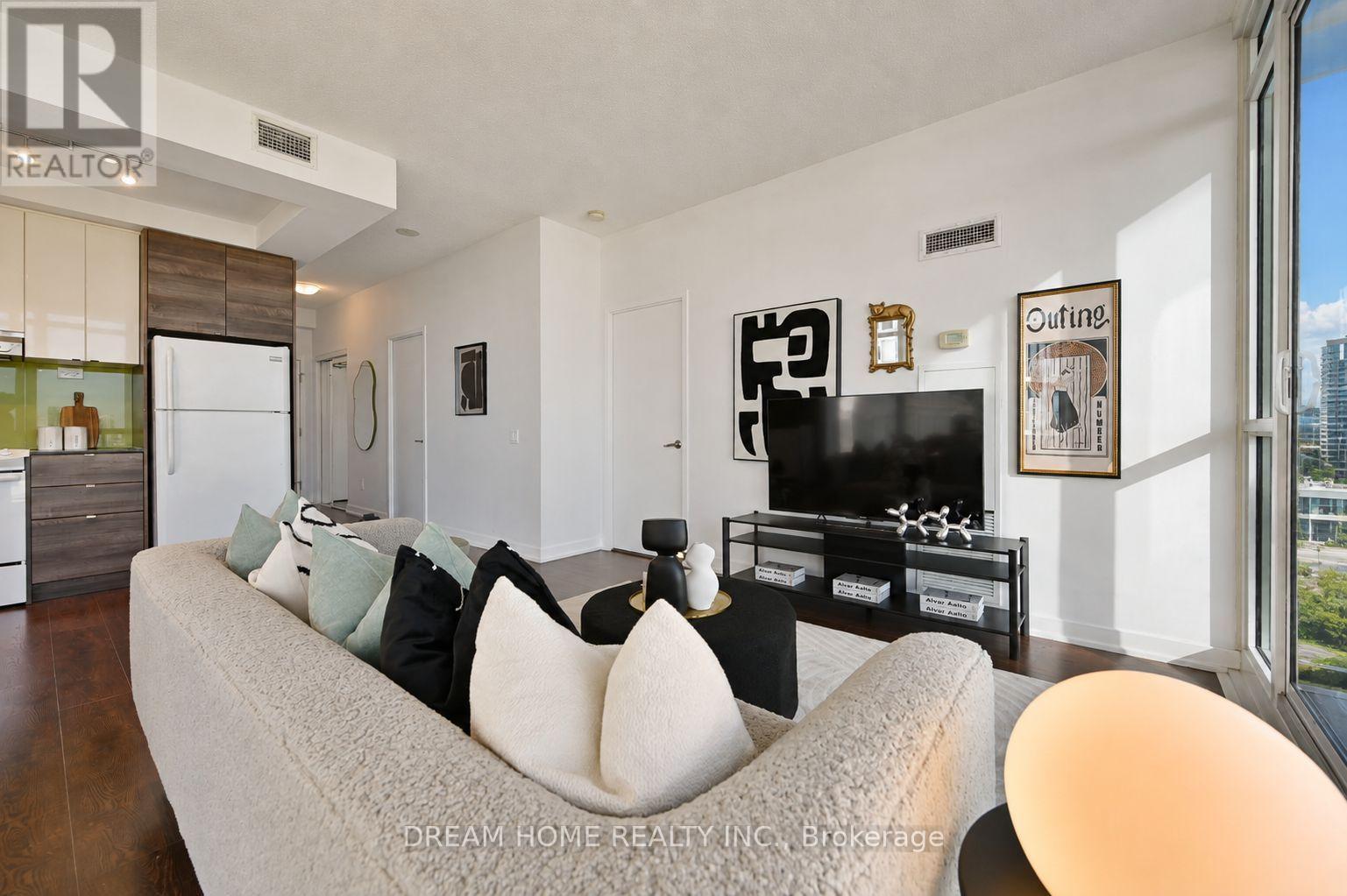 2608 - 121 Mcmahon Drive, Toronto, ON - Indoor