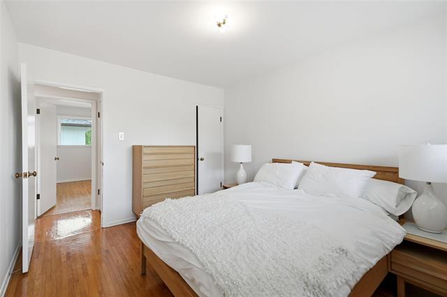 424 Dunrobin Ave, Winnipeg, MB - Indoor Photo Showing Bedroom