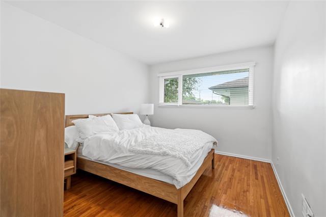 424 Dunrobin Ave, Winnipeg, MB - Indoor Photo Showing Bedroom