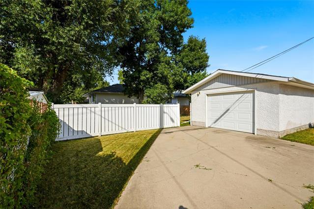 424 Dunrobin Ave, Winnipeg, MB - Outdoor